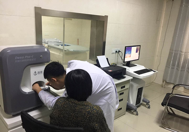 年輕人檢測骨密度選擇超聲骨密度檢測儀的還是X射線骨密度檢測儀的？